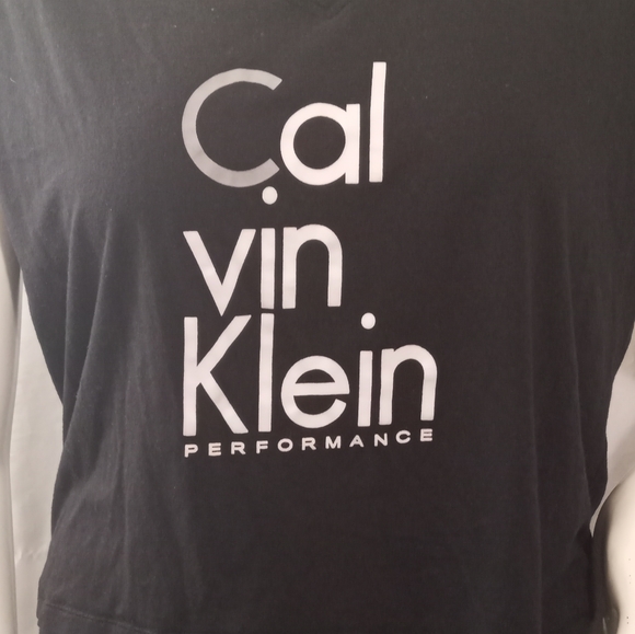 Calvin Klien performance dry crop top - Picture 2 of 4